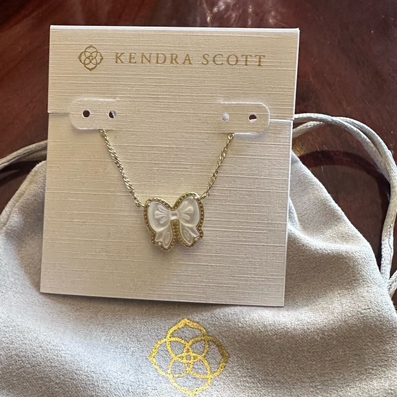 Kendra Scott Jewelry - Kendra Scott Haley Bow Gold Short Pendant Necklace in White NEW
